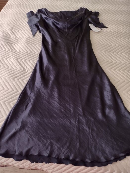 Сатенена черна испанска рокля чисто нова.