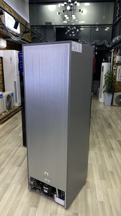 Морозильник Premium класса Midea на 272 литра / модель MDRU385FZF46