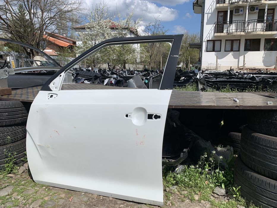 Врата Suzuki Ignis