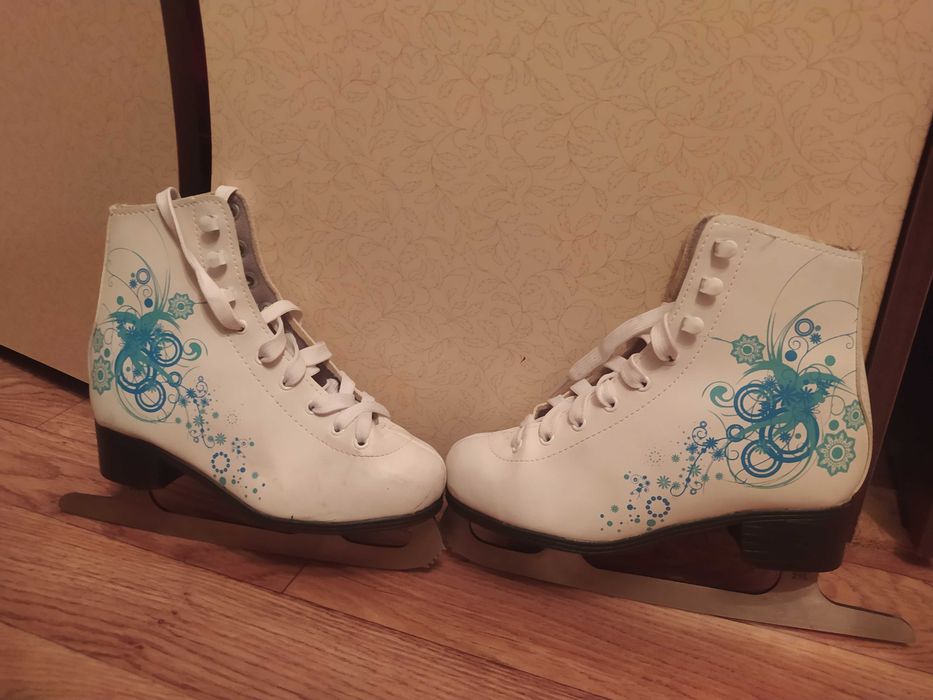 Продаются коньки детские!