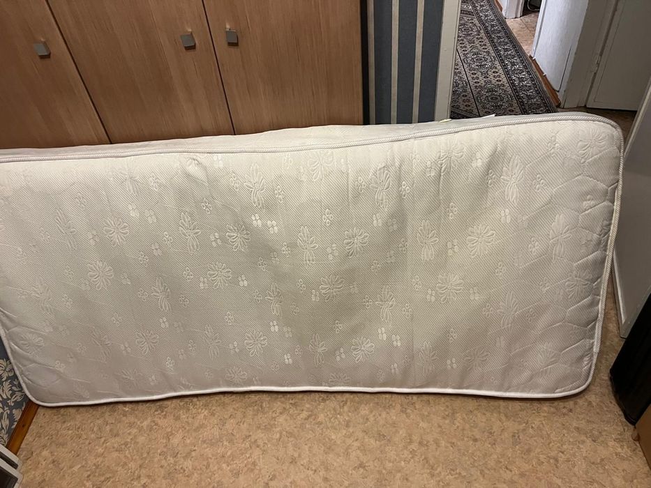 Матрас БУ продам