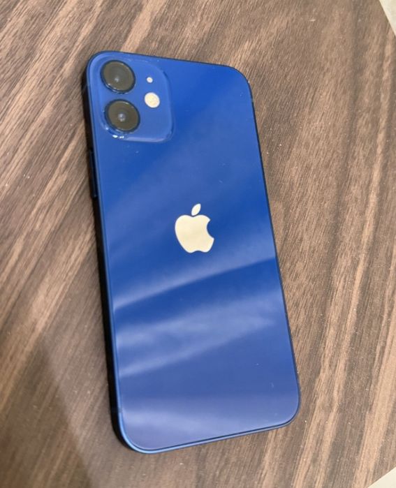 Продам Iphone 12 mini.
