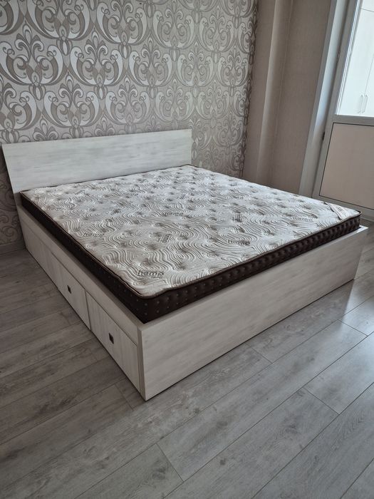 Двухспальная кровать