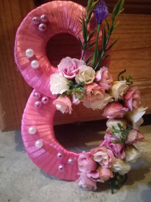 Продавам 8 украса с магнитчета за хладилник за 8-ми март