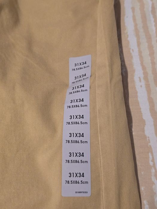 Жълт slim fit панталон (UNIQLO)