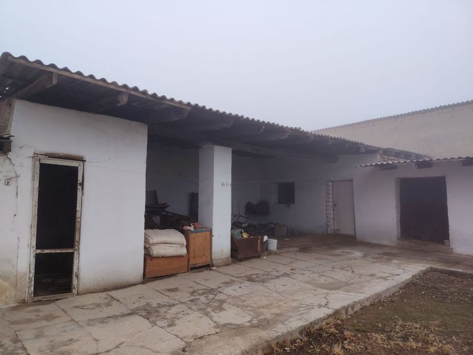 Hovli  sotiladi srochna