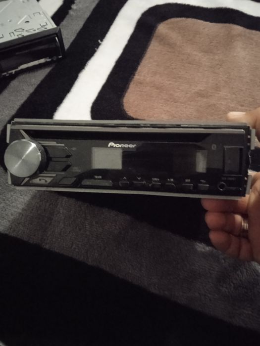 Vând casetofoane auto Pioneer cu bluetooth
