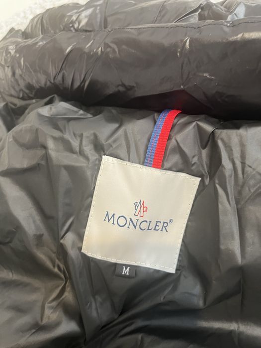 vesta moncler.