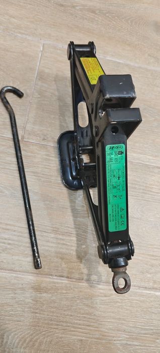 Домкрат для машины