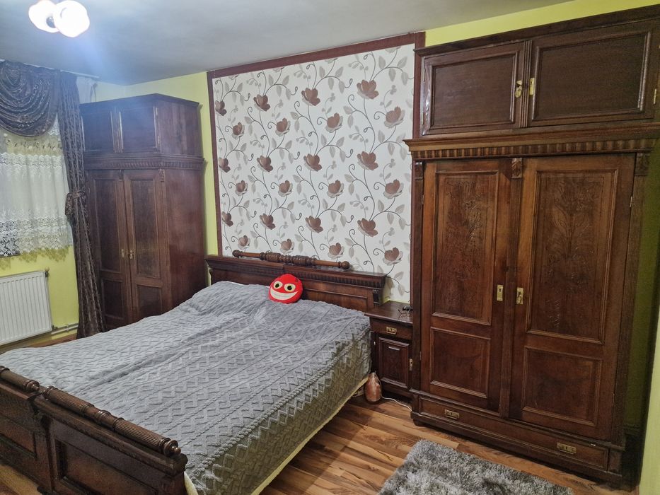 Vând mobila din lemn impecabila