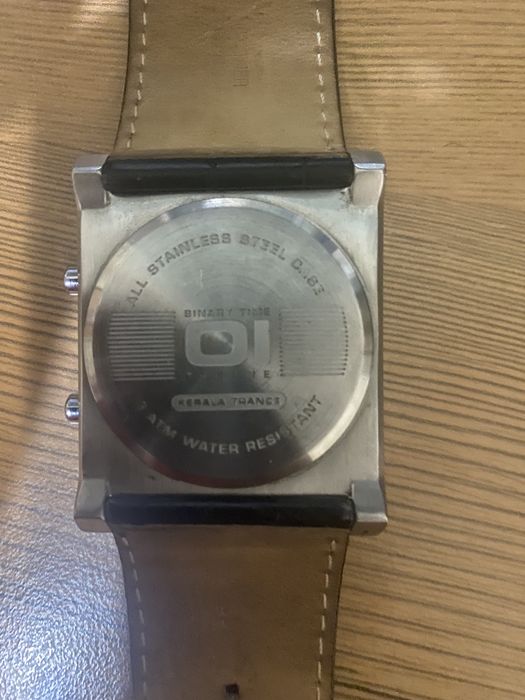 Часы электронные the one