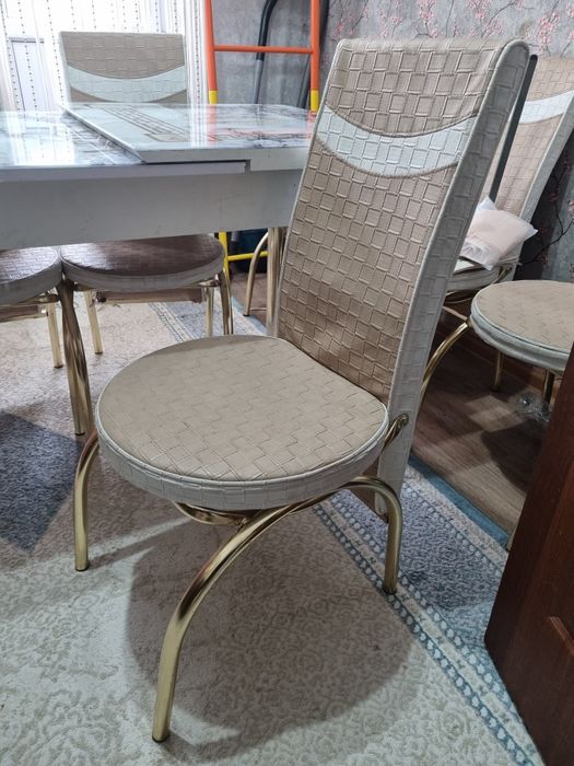 Продается стол Версаче со стульями 6 штук