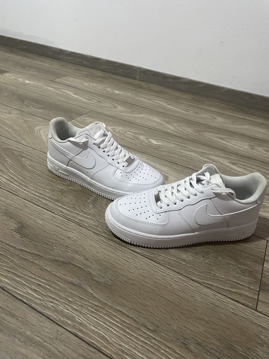 Vand adidasi nike AF1 aproape noi purtati doar o data