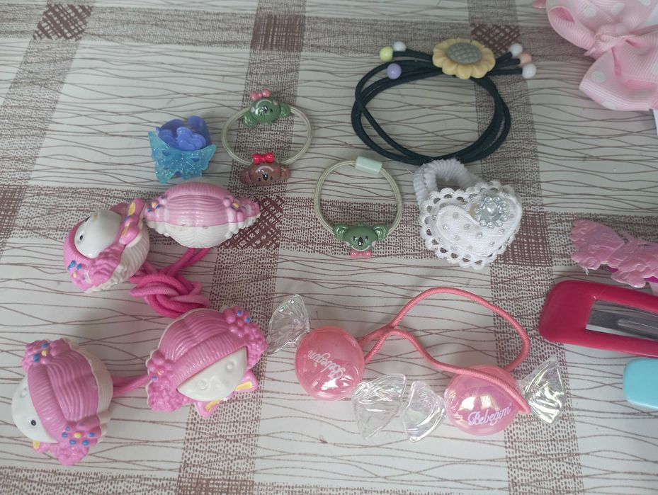 Запазени момичешки фиби и ластици