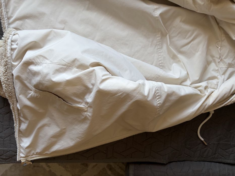 Продам 2 куртки на весну-осень