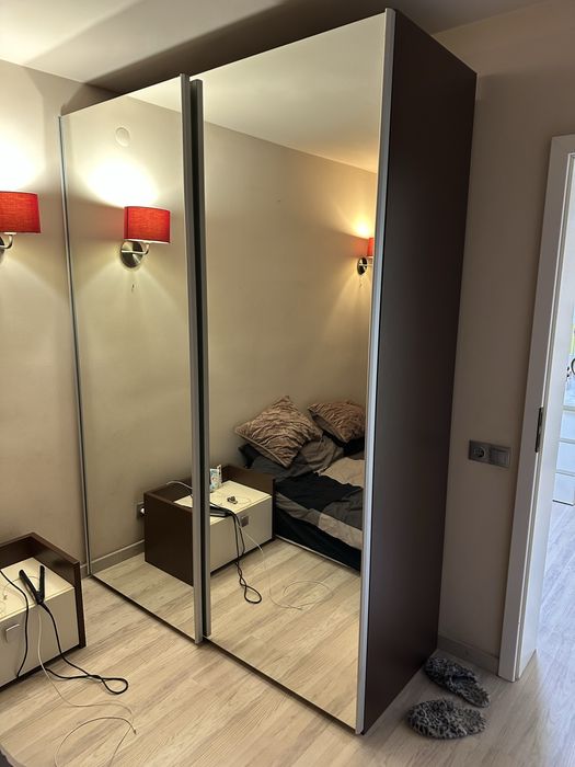 Dulap dormitor maro cu oglinda