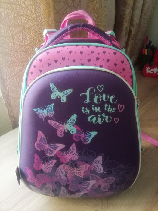 Продам школьный портфель