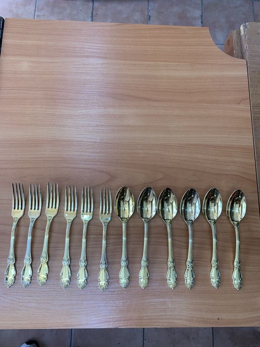 Позлатени прибори за хранене