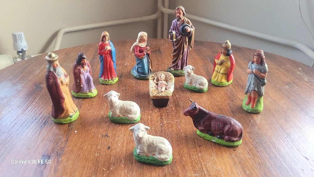 Дървена стенна декоративна фигура Мария и младенец