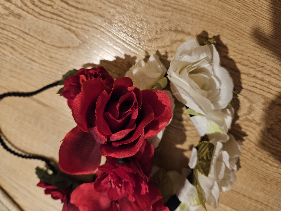 Коса, опашка екстеншън, Венче, диадема от цветя, рози