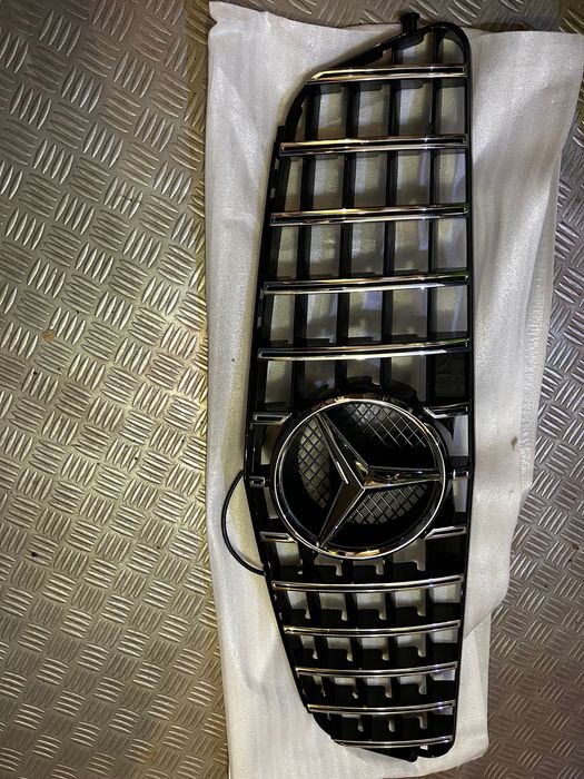 Предна решетка(маска)GTR за Mercedes W204