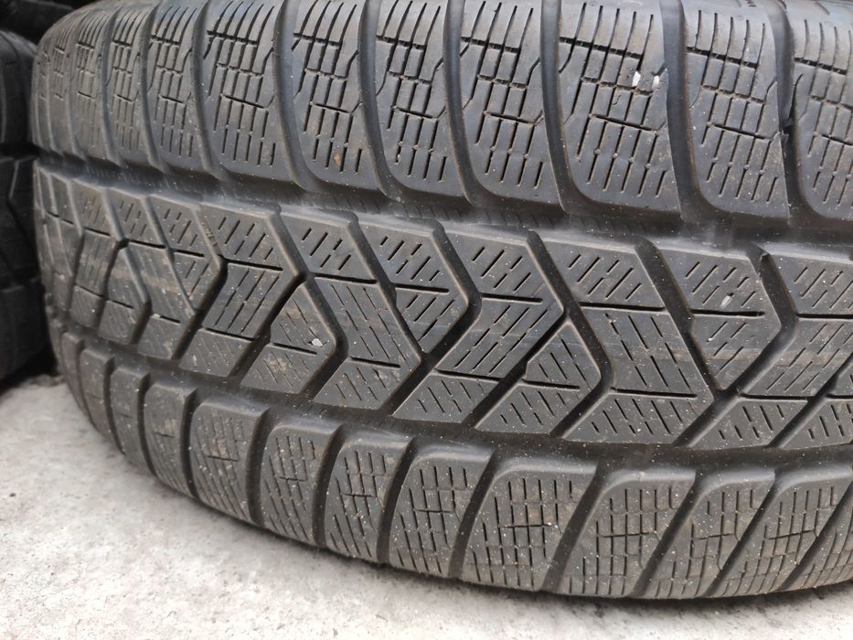 4бр Зимни гуми 235 55 18 - Pirelli