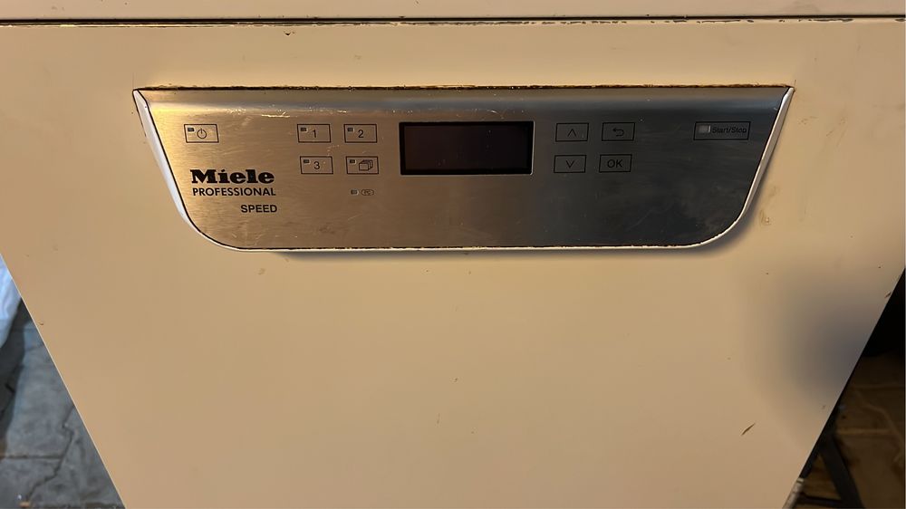 Masina de spalat vase Miele PG 8055 Professional