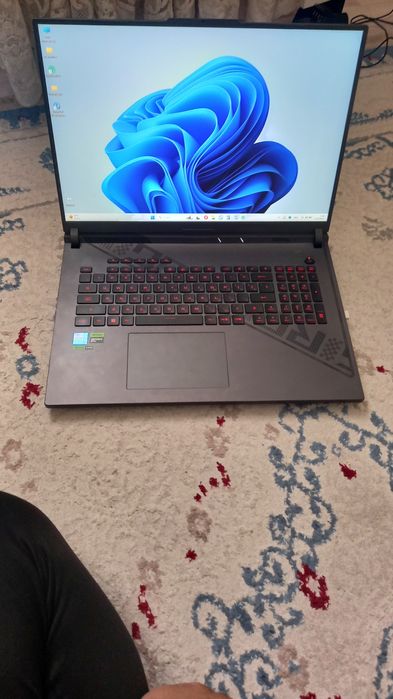 Ноутбук игровой.