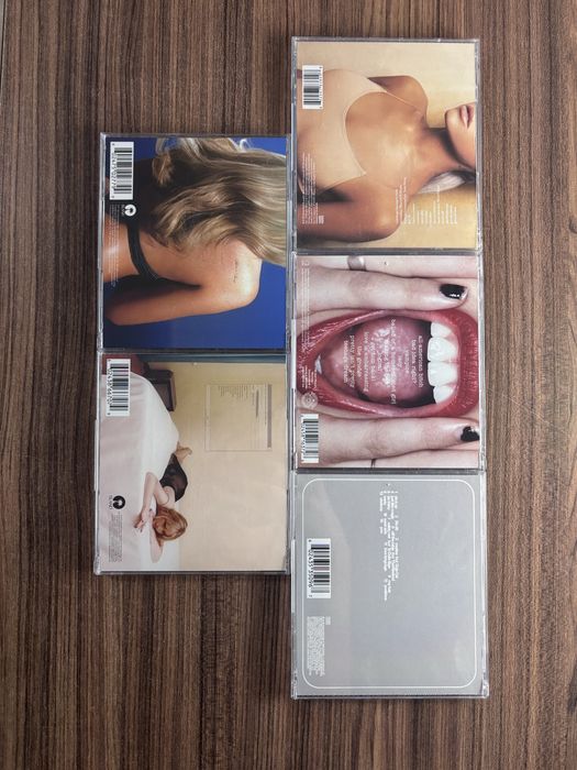 Дискове на Taylor Swift, Sabrina Carpenter, Ariana Grande и др.