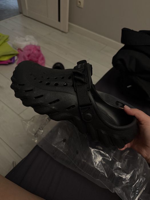 Кроксы новые , с твердой подошвой