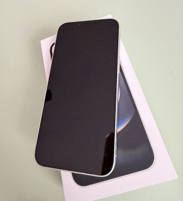 Iphone 16e 128 gb бял