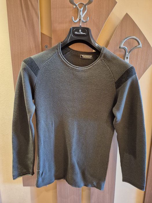 Продавам мъжки пуловери