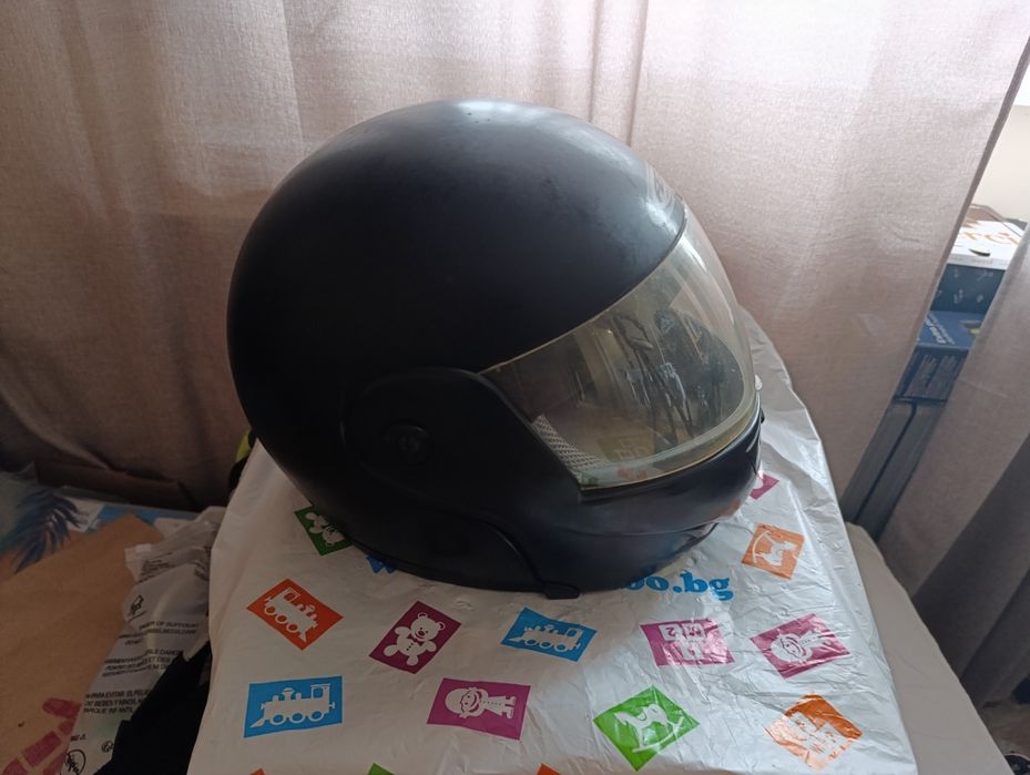 Продавам две модулни (отваряеми) каски