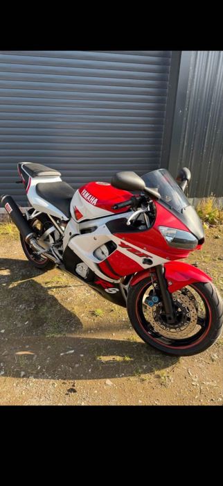 Vând Yamaha R6, an fabricație 2003, în stare foarte bună, întreținută cu grijă.