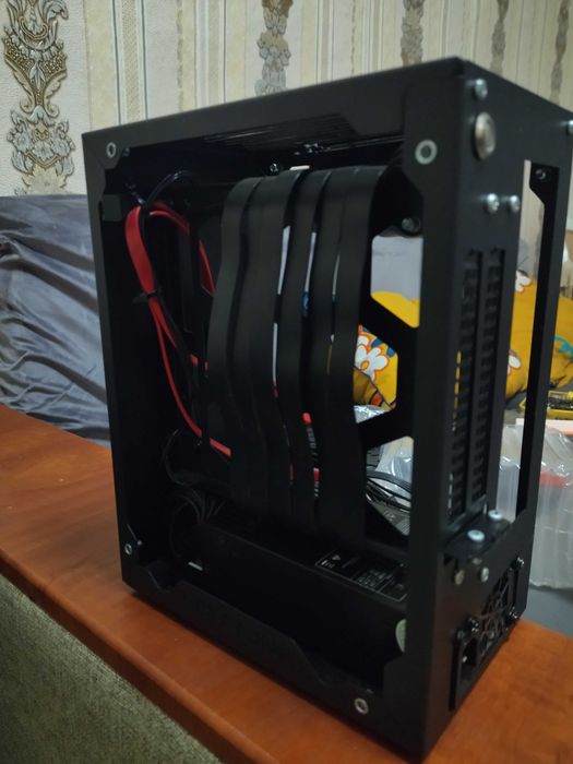 Mini ITX корпус с блоком питания и райзером