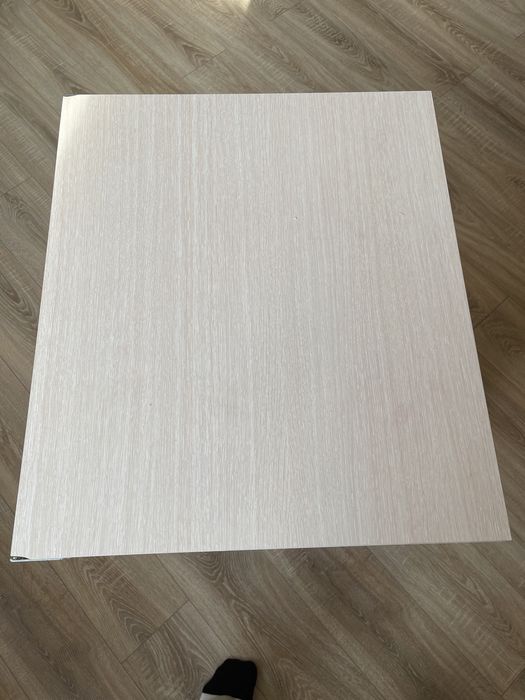 Журнальный стол из дерева