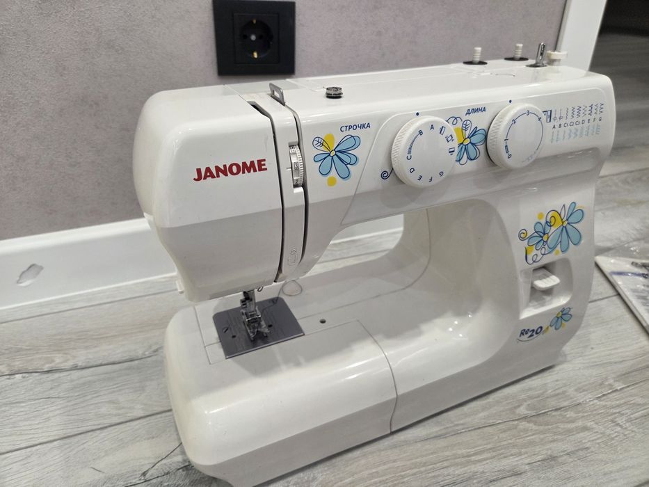 Швейная машинка Janome RE20