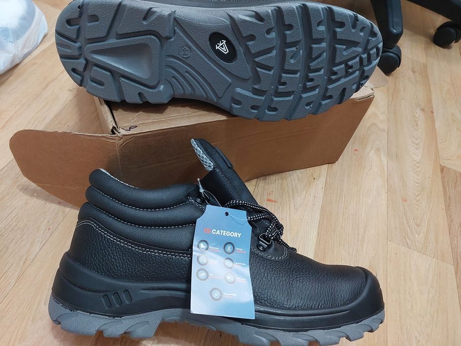 Продам непромокаемые ботинки. Размер 44