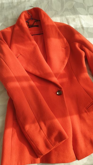 Продам демисезонное пальто