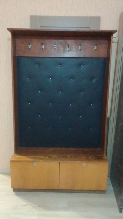 Срочно продается Шкаф вешалки