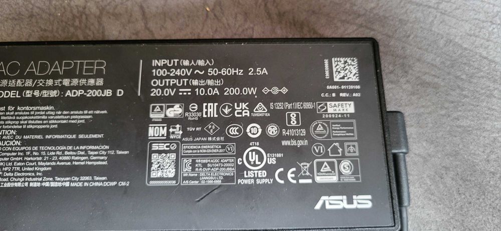 ASUS 200W Incarcator Adaptor 20V-10A  cu pin pe mijloc fuctional