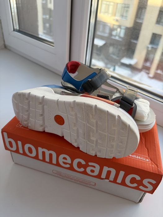 Новые сандалии Biomecanics