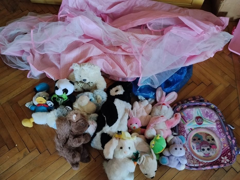 Отдам игрушки и палатка для девочки