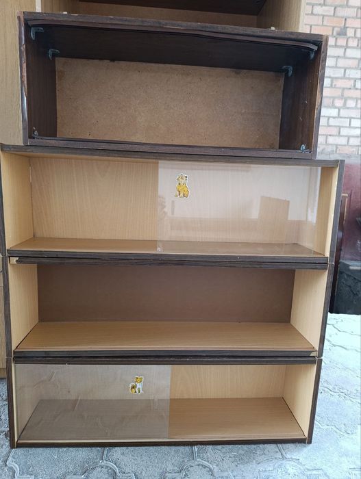 Продаются книжные полки