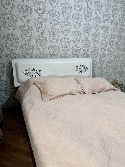 Продам спальный гарнитур