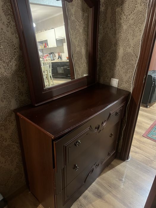 Комод с зеркалом