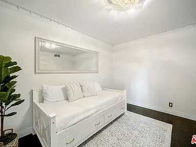 Дава се под наем Тристаен апартамент в София, Манастирски ливади - 98 кв.м за 400 € - Снимка #1