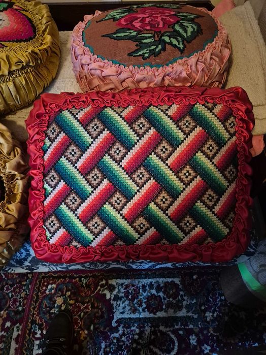 Perne decorative vechi, cusute manual