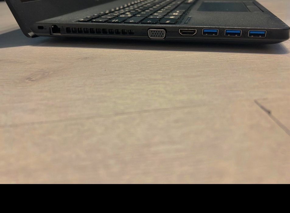 Лаптоп Fujitsu Lifebook A359 i3 8th Gen UHD 620 8GB RAM 256GB SSD Без Батерия