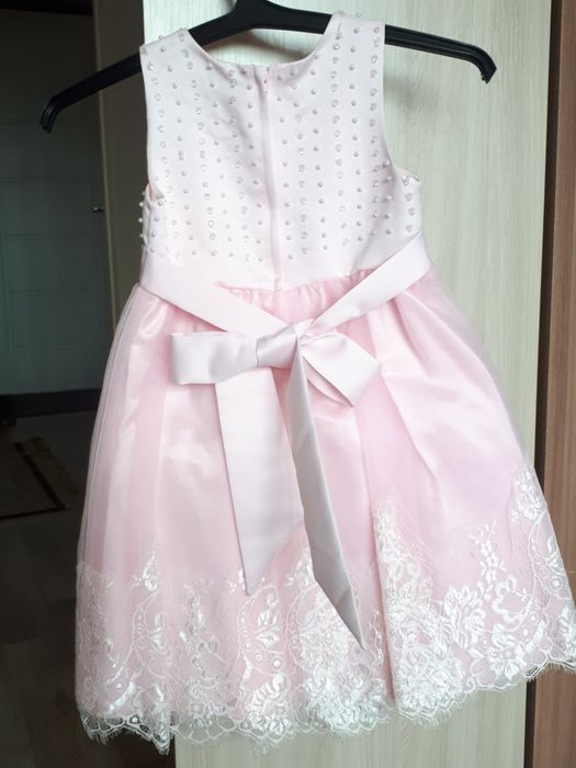 Продам красивые платья от 4000